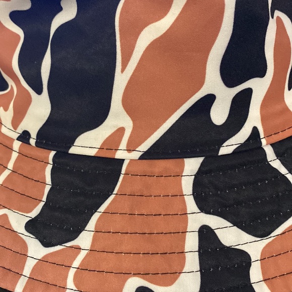 Boys' Youth Under Armour Reversible Camo Print to Plain Black Bucket Hat OS VGC - Picture 4 of 4